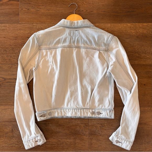 HUDSON JEANS - Lola Shrunken Denim Trucker Jacket (M) (distressed, blue & white) - Picture 2 of 4